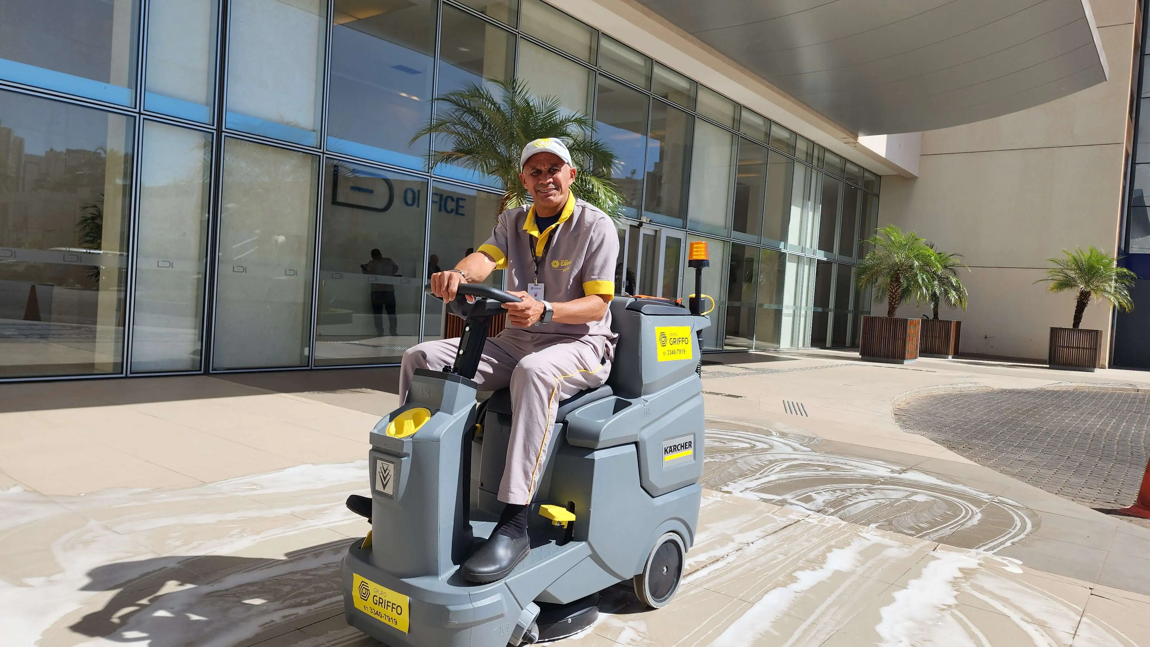 Lava e seca profissional: eficiência e qualidade na higienização de grandes áreas